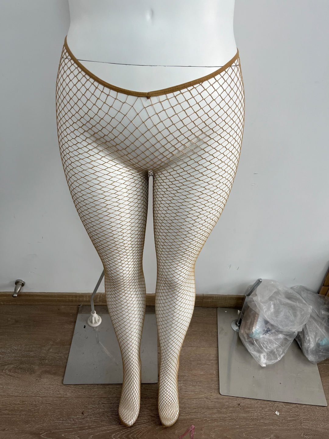 Whosale V-Cut Skintone Gold Glitter Fishnet Stockings Plus Size Carnival Tights for Women Black Brown Skin Spandex